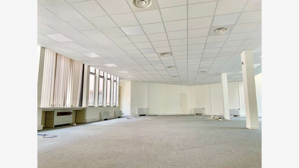 Locaux 174m² R+2 Strasbourg, Place du Corbeau  