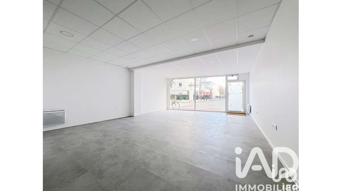 Vente local commercial 123m² à Suresnes