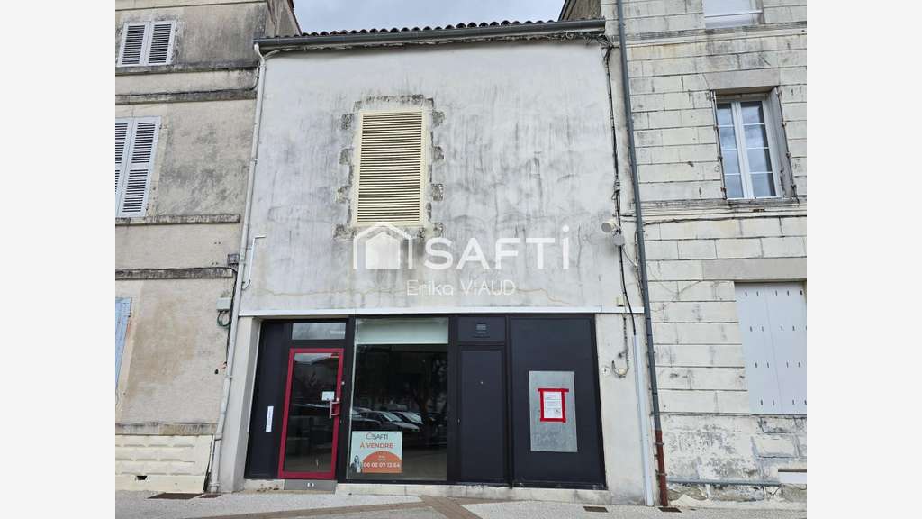 Vente local 57m² avec belle visibilité à Surgères 