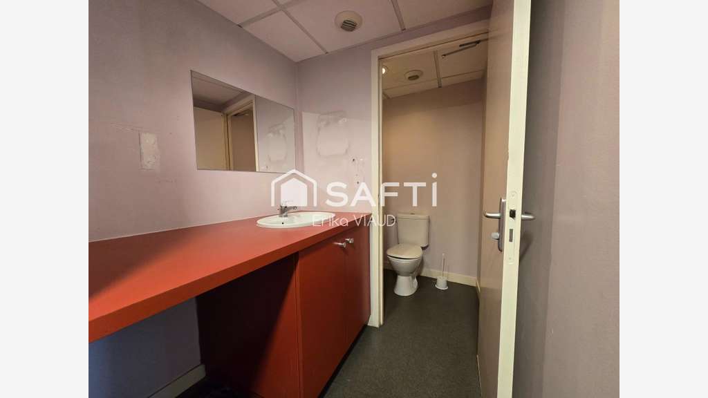 Vente local 57m² avec belle visibilité à Surgères 