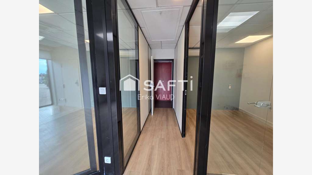 Vente local 57m² avec belle visibilité à Surgères 