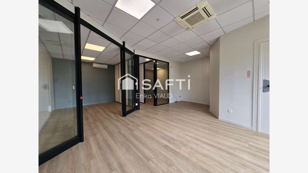 Vente local 57m² avec belle visibilité à Surgères 