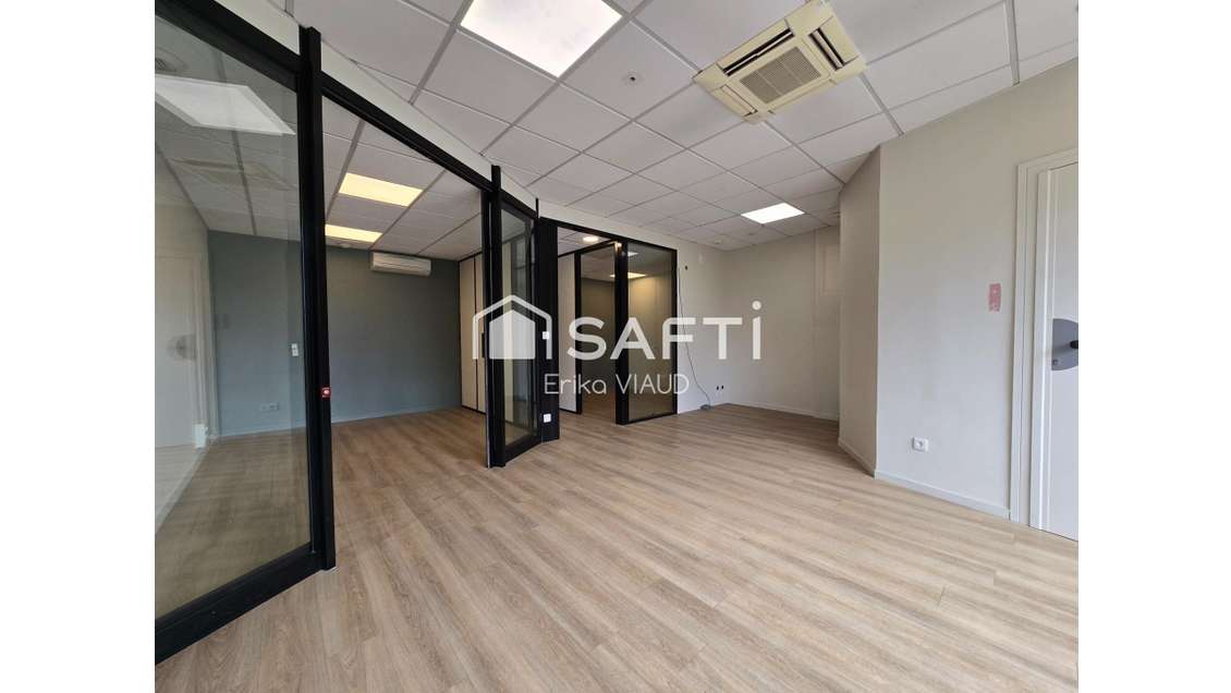 Vente local 57m² avec belle visibilité à Surgères 