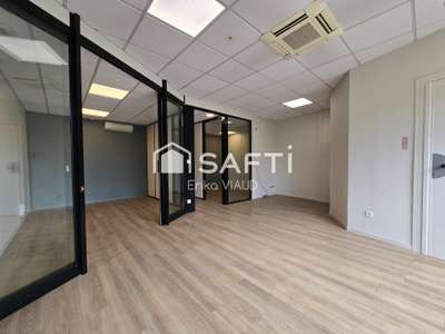 Vente local 57m² avec belle visibilité à Surgères