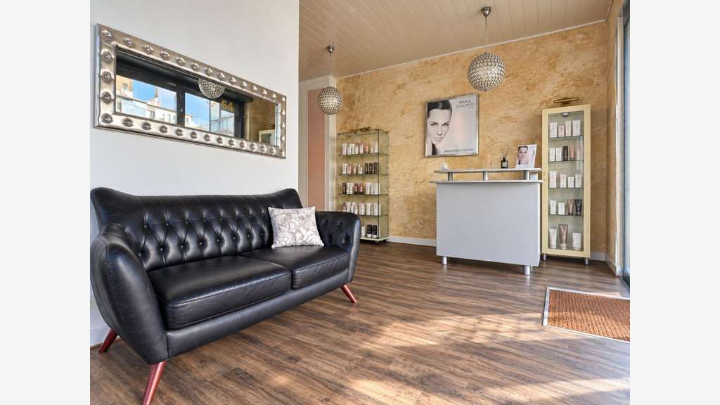 Vente local commercial de plain pied 74m² Talence