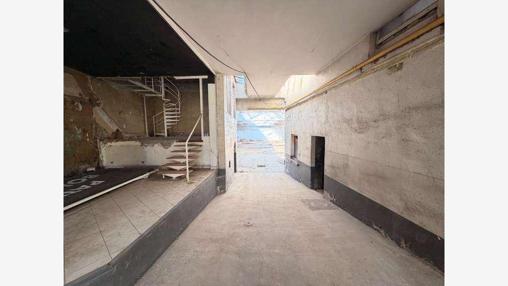 Vente murs atypiques 800m² à Tassin la Demi Lune