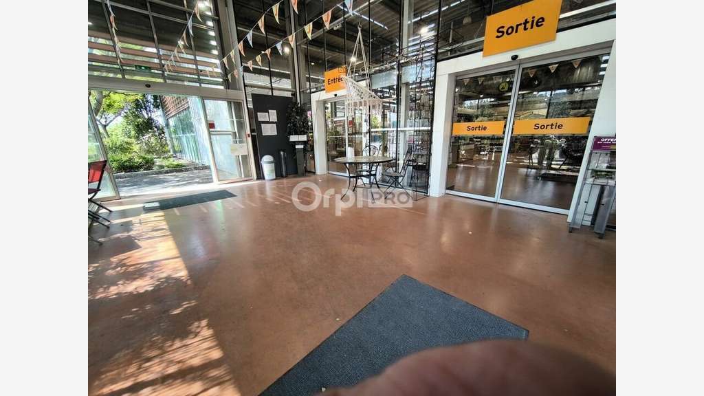 AV bâtiment cial 3497m² à Terrasson-Lavilledieu