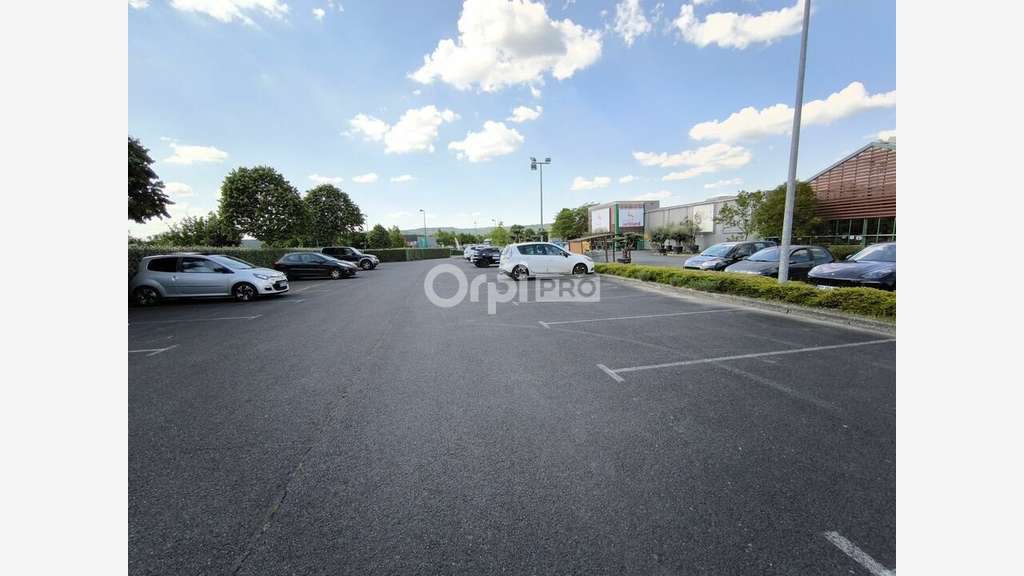 AV bâtiment cial 3497m² à Terrasson-Lavilledieu