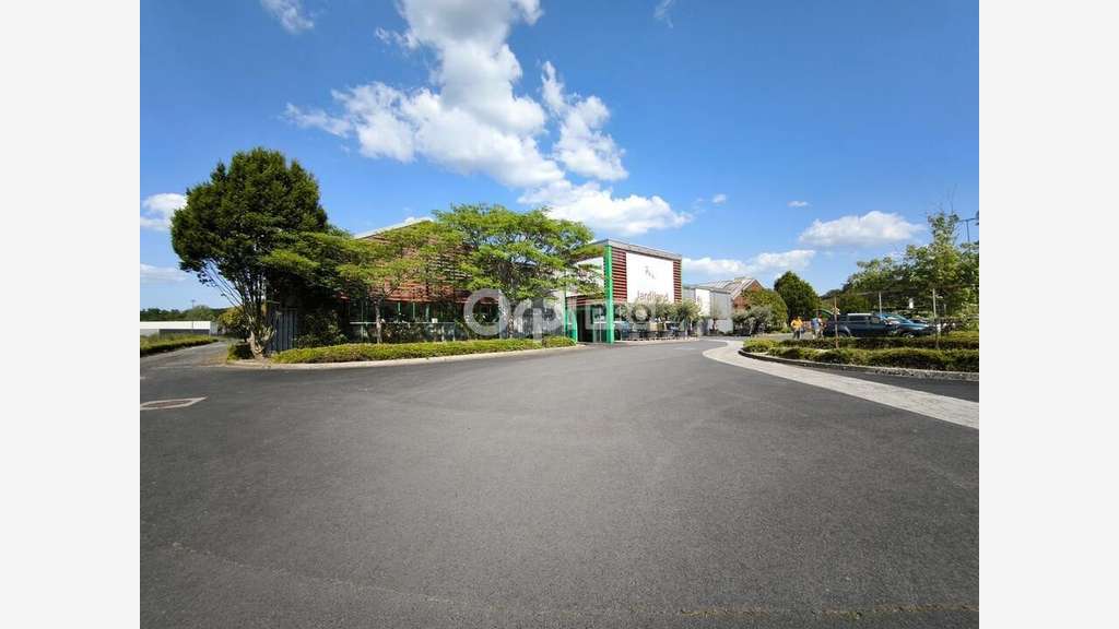 AV bâtiment cial 3497m² à Terrasson-Lavilledieu