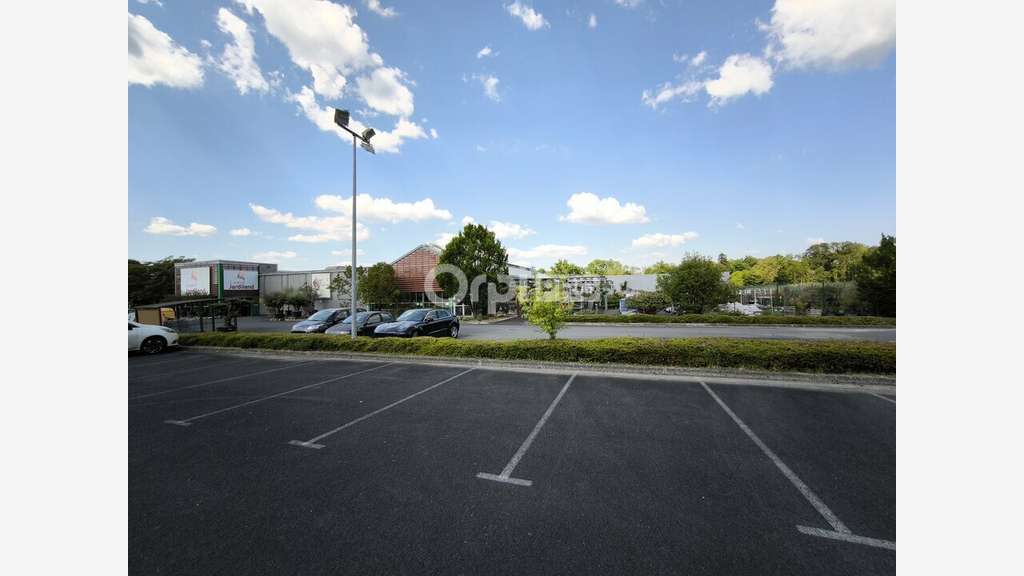 AV bâtiment cial 3497m² à Terrasson-Lavilledieu