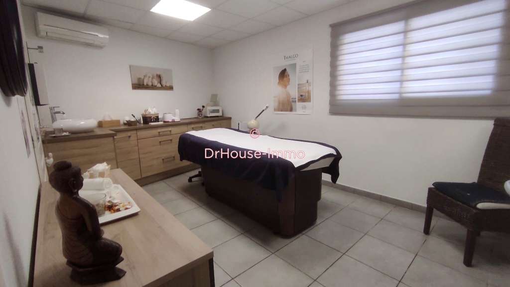 AV local institut de beauté 75m² 3 cabines à Théza
