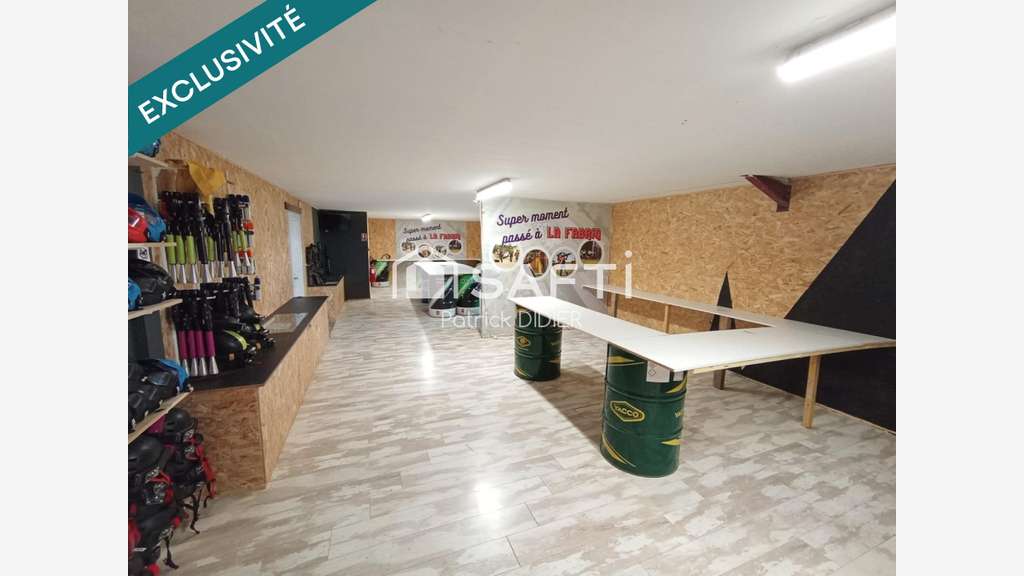 Vente corps de bâtiments de 1195m² à Thouars