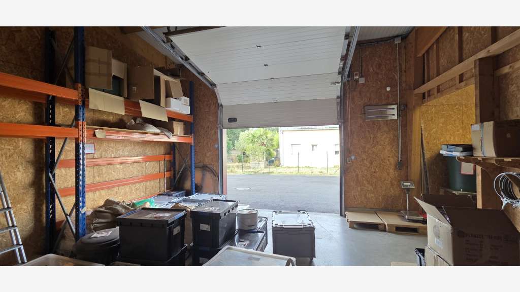 Local d'activité 360m² à vendre 25 mn Angers Nord