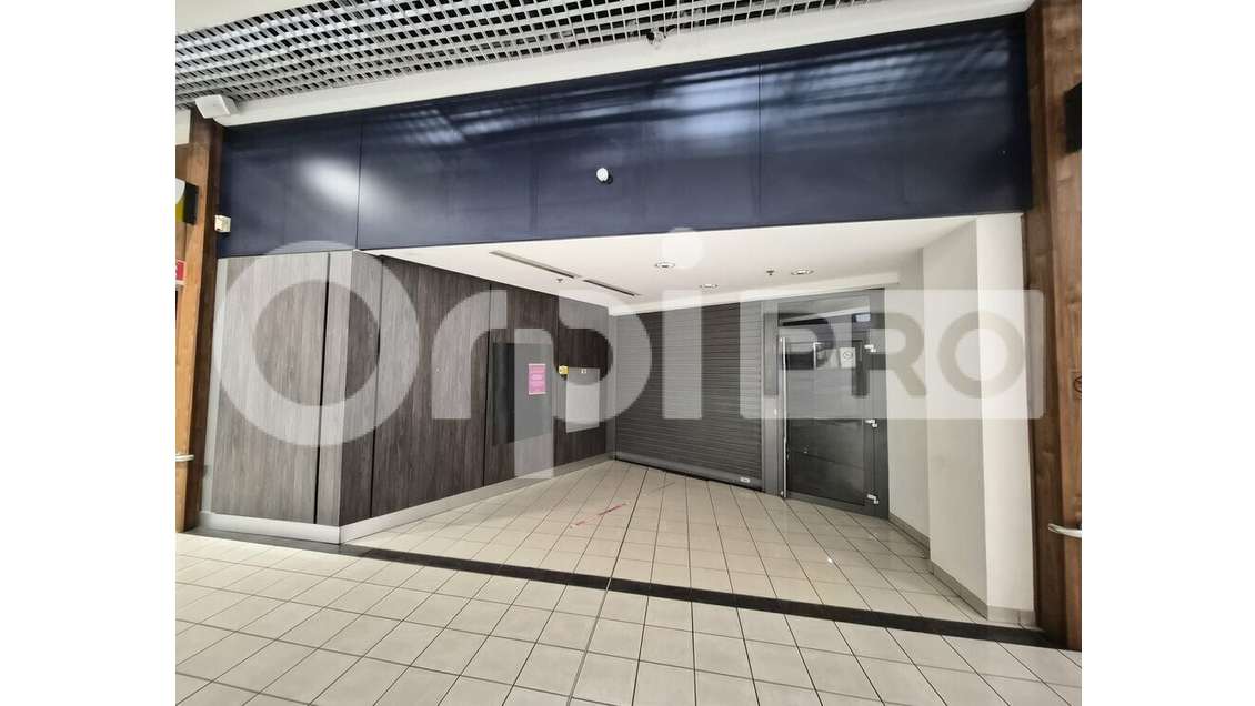 Local commercial de 148m² à vendre à Tinqueux