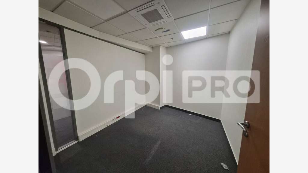 Local commercial de 148m² à vendre à Tinqueux