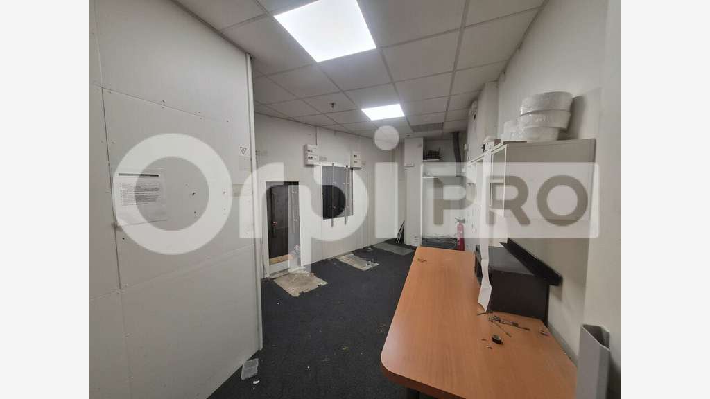 Local commercial de 148m² à vendre à Tinqueux