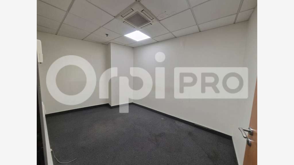 Local commercial de 148m² à vendre à Tinqueux