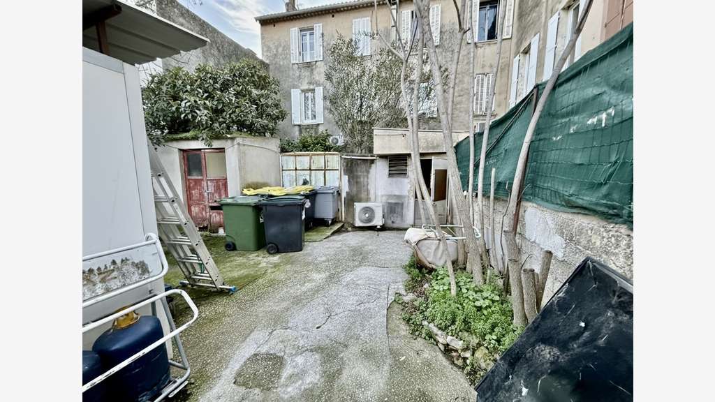 Vente murs commerciaux loués 97m² à Toulon Ouest