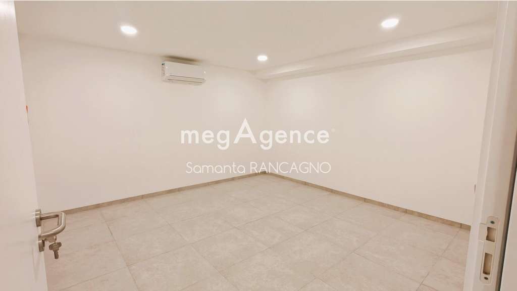 Local professionnel neuf 80m² Fréjus Zone Capitou