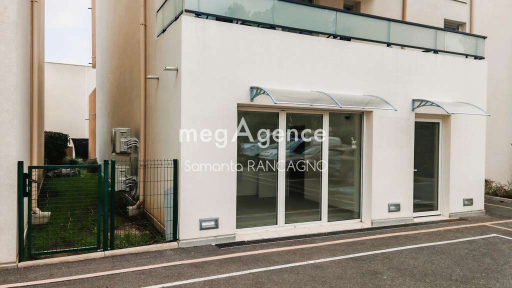 Local professionnel neuf 80m² Fréjus Zone Capitou