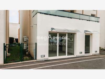 Local professionnel neuf 80m² Fréjus Zone Capitou