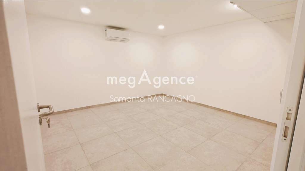 Local professionnel neuf 80m² Fréjus Zone Capitou