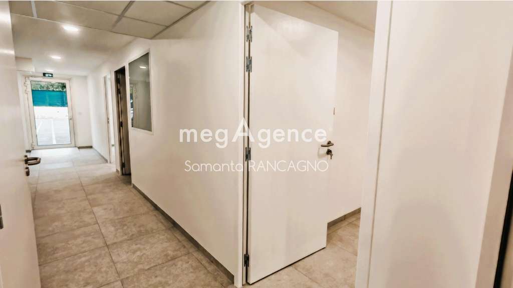 Local professionnel neuf 80m² Fréjus Zone Capitou