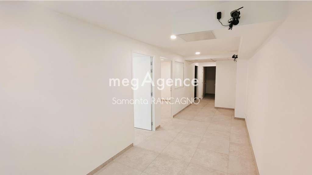 Local professionnel neuf 80m² Fréjus Zone Capitou
