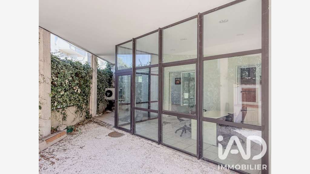 Vente local commercial de 104m² en RDC à Toulon