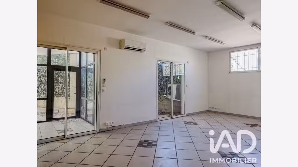 Vente local commercial de 104m² en RDC à Toulon