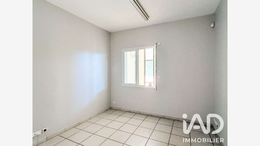 Vente local commercial de 104m² en RDC à Toulon