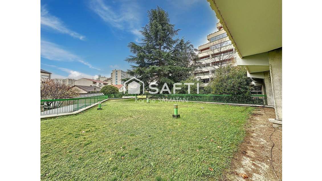 Local 450m² avec parking à Toulouse Canal Brienne