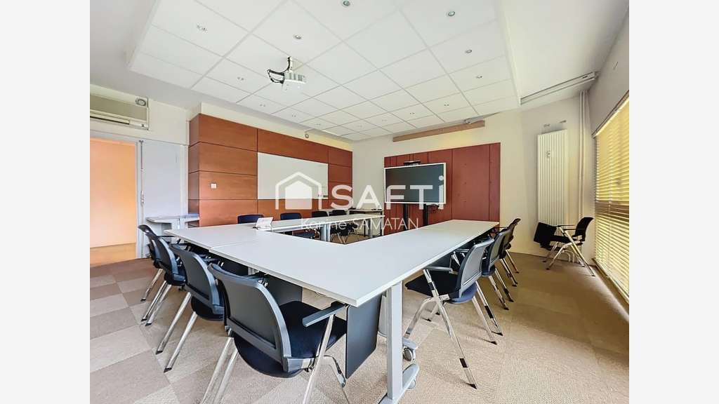 Local 450m² avec parking à Toulouse Canal Brienne