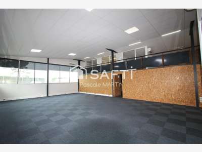 Vente local libre 690m² en ZA dynamique Mondouzil