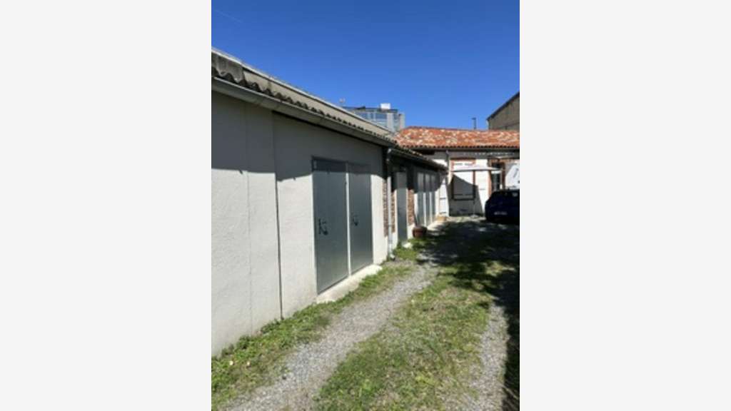 A vendre murs occupés commerces à Toulouse 31200