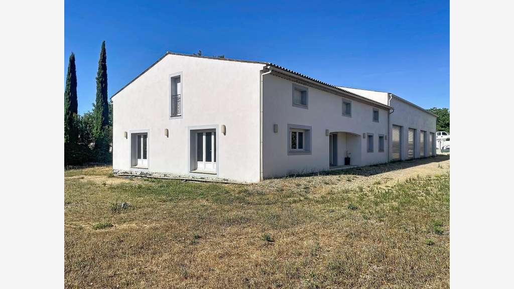 Bâtiment artisanal à fort potentiel à Tourrettes