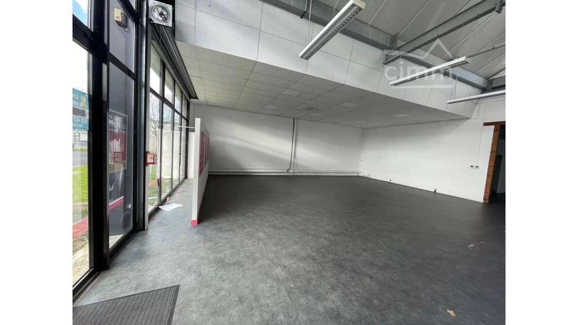 Vente local commercial de 180m² à Tours Nord