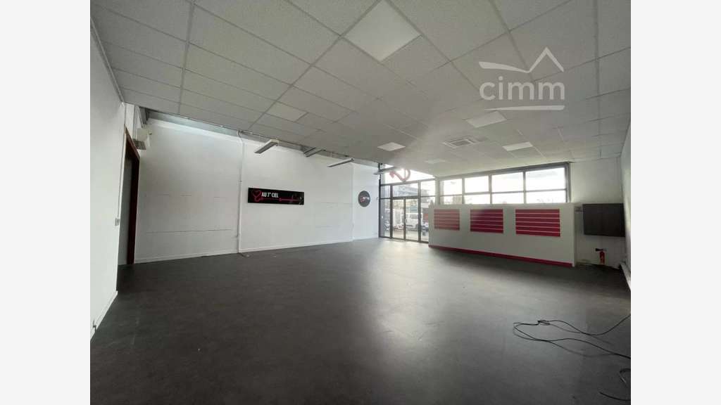 Vente local commercial de 180m² à Tours Nord