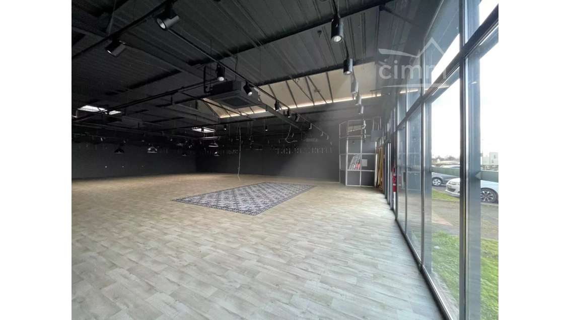 Vente local commercial 480m² refait à neuf à Tours