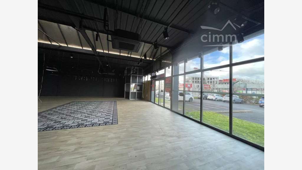 Vente local commercial 480m² refait à neuf à Tours