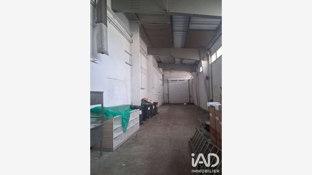 AV local commercial de 207m² à Trèbes axe passant