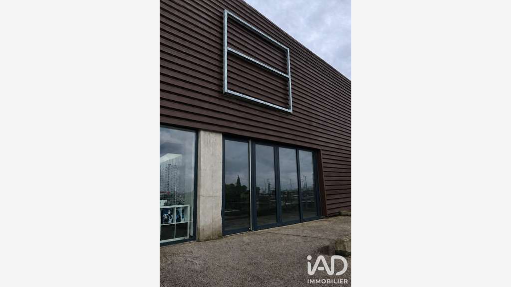 AV local commercial de 207m² à Trèbes axe passant
