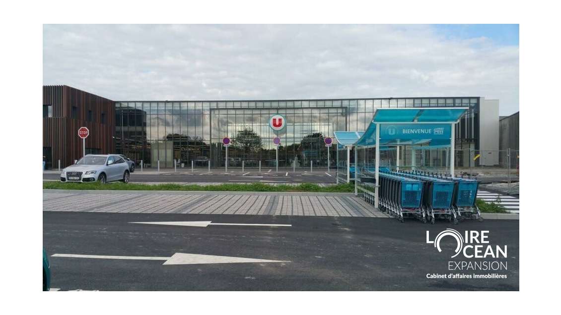 Local commercial de 1080m² à vendre à Treillières
