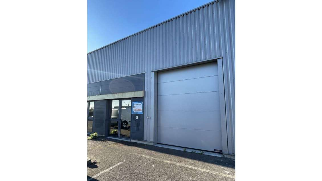 A louer local commercial 120m² à Tresses Newton