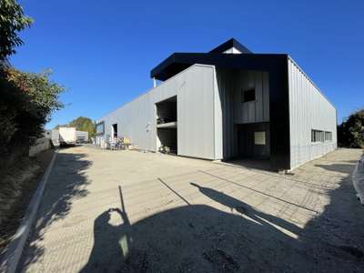 Vente entrepôts 1633m² avec bureaux ZA Tresses