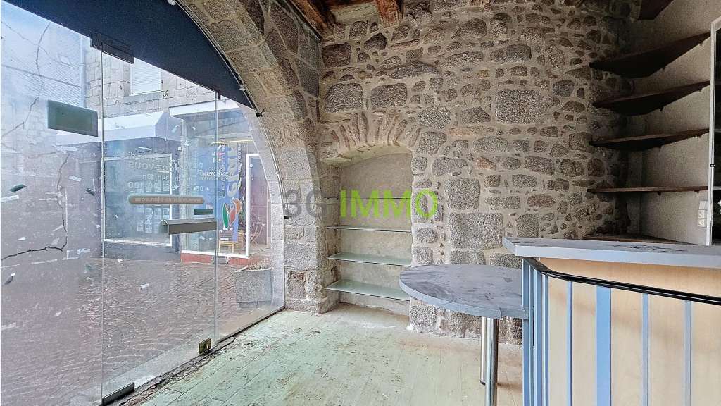 Vente local commercial empl premium à Ussel centre