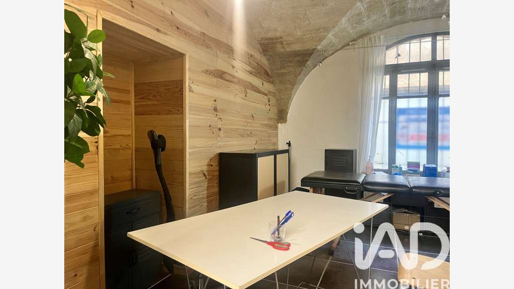 Vente local commercial 77m² à Uzès centre