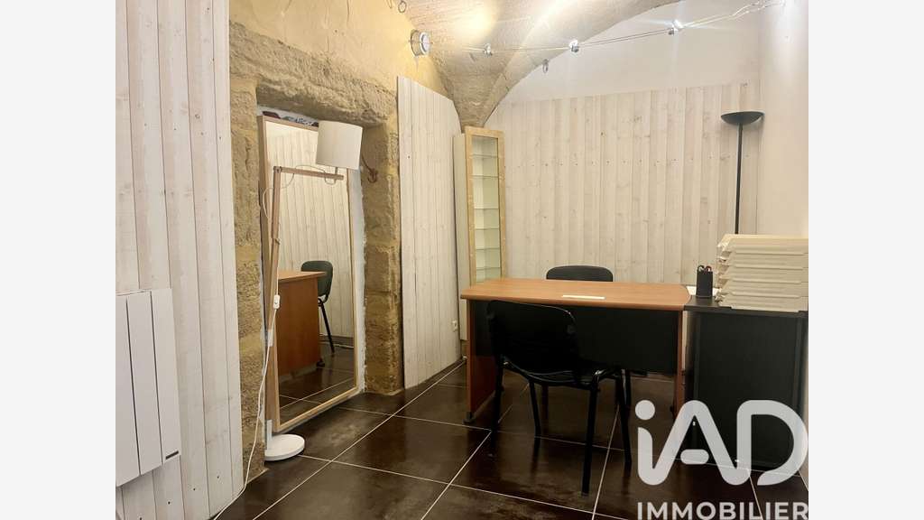 Vente local commercial 77m² à Uzès centre