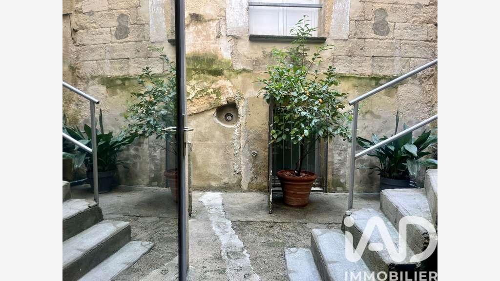Vente local commercial 77m² à Uzès centre