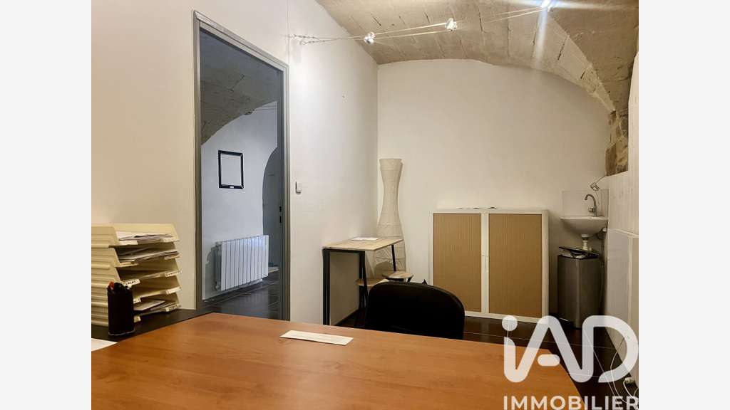 Vente local commercial 77m² à Uzès centre